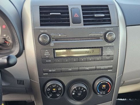 Used 2011 Toyota Corolla LE FWD image 32