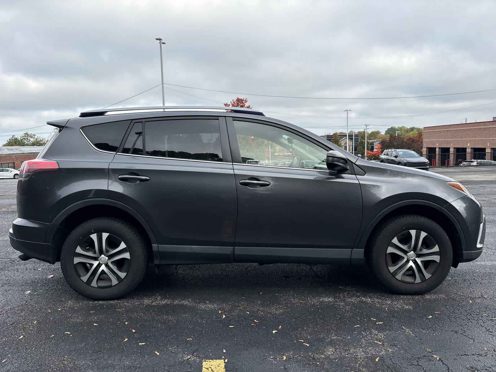 Used 2017 Toyota RAV4 LE AWD/4WD image 15