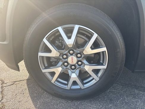 Used 2023 GMC Acadia SLT image 21