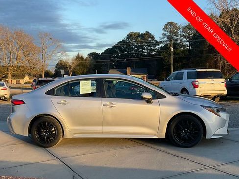 Used 2022 Toyota Corolla LE image 7