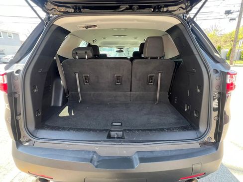 Used 2021 Chevrolet Traverse LS AWD/4WD image 9