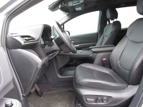 Certified 2024 Toyota Sienna XLE Woodland Edition AWD/4WD image 11