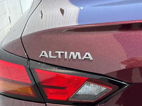 Used 2025 Nissan Altima 2.5 SV FWD image 31
