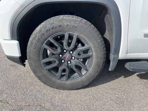 Used 2023 GMC Sierra 1500 Elevation w/ X31 Off-Road Package image 9