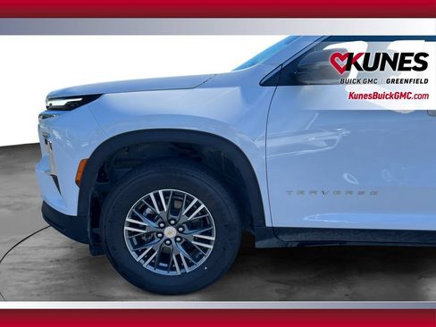 Used 2025 Chevrolet Traverse LT AWD/4WD image 13