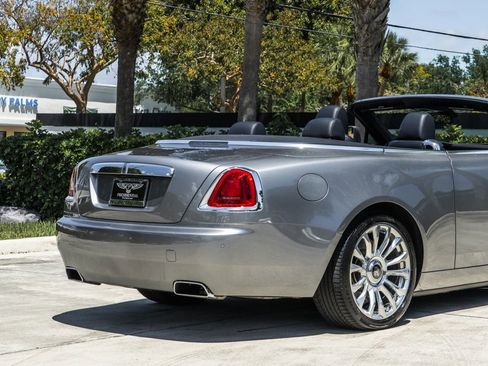 Used 2019 Rolls-Royce Dawn RWD image 8