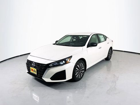 New 2025 Nissan Altima 2.5 SV image 3