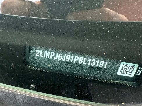 Used 2023 Lincoln Nautilus FWD w/ Premium Package image 6