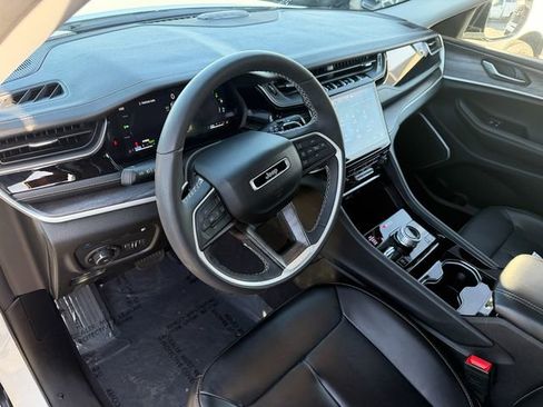 Used 2023 Jeep Grand Cherokee 4WD 4xe image 11