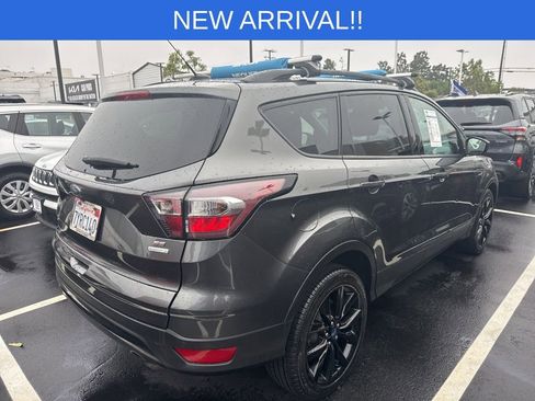 Used 2017 Ford Escape SE w/ Equipment Group 201A image 5