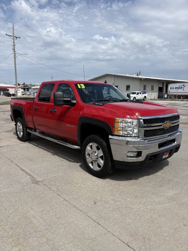 Used 2013 Chevrolet Silverado 2500 LT w/ Interior Plus Package AWD/4WD image 2
