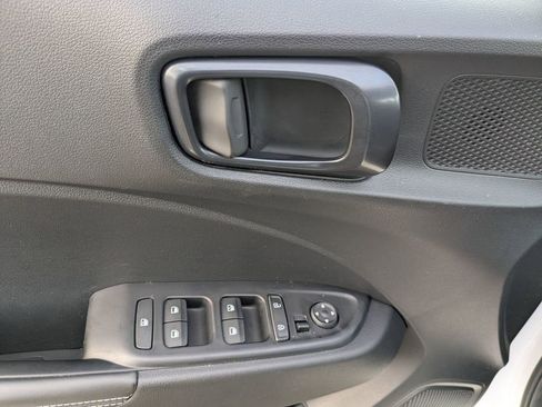 Used 2025 Hyundai Venue Limited image 22