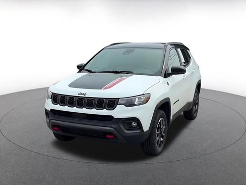 Used 2025 Jeep Compass Trailhawk AWD/4WD image 5