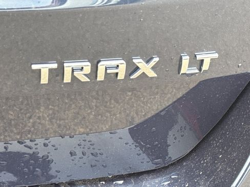 Used 2019 Chevrolet Trax LT w/ Sun & Sound Package image 8