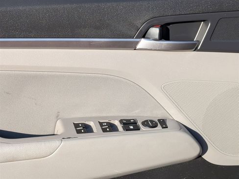 Used 2020 Hyundai Elantra SEL image 13