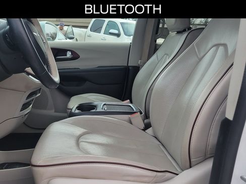 Used 2017 Chrysler Pacifica Limited image 13