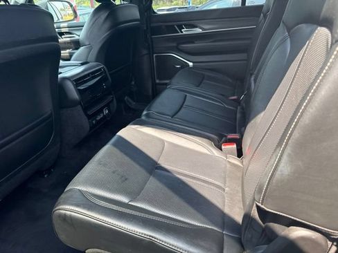 Used 2024 Jeep Wagoneer Series II w/ Flexible Seating Group AWD/4WD image 15