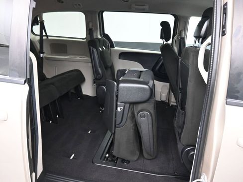 Used 2016 Dodge Grand Caravan SXT w/ Rear Park Assist Package image 43