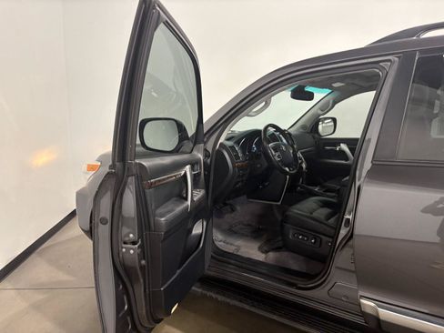 Used 2015 Toyota Land Cruiser AWD/4WD image 9