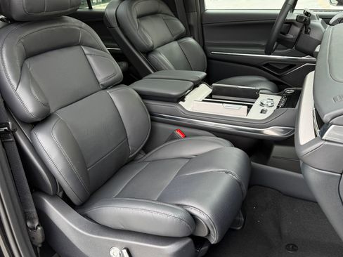 New 2026 Lincoln Navigator L Reserve AWD/4WD image 12
