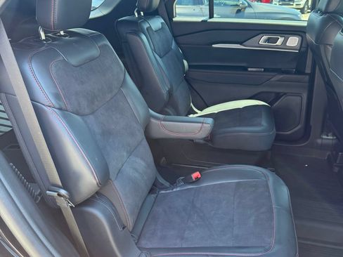 Used 2025 Ford Explorer ST w/ Sun And Sound Package AWD/4WD image 9