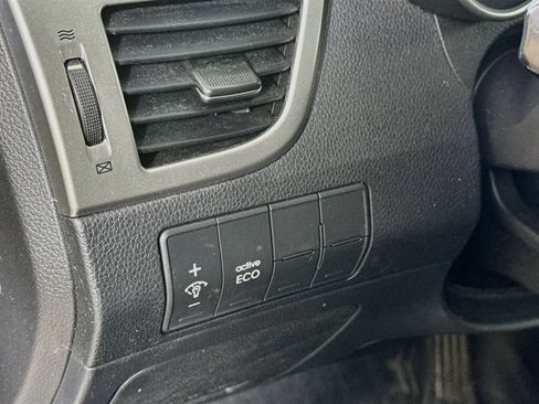 Used 2013 Hyundai Elantra GT FWD image 10