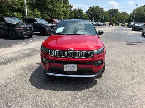 Used 2025 Jeep Compass Limited AWD/4WD image 8