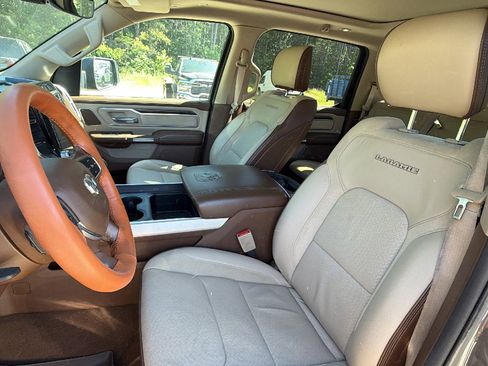 Used 2019 RAM 1500 Laramie AWD/4WD image 18