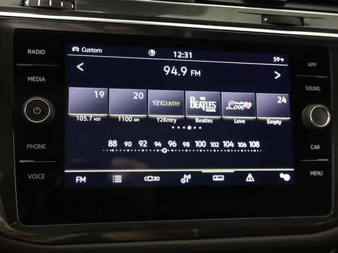 Used 2022 Volkswagen Tiguan SE R-Line image 46