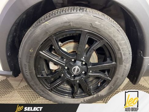 Used 2023 Nissan Kicks SR w/ SR Premium Package FWD image 10