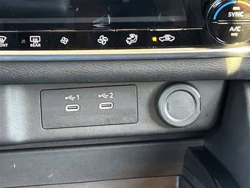 Certified 2025 Nissan Rogue SV image 21