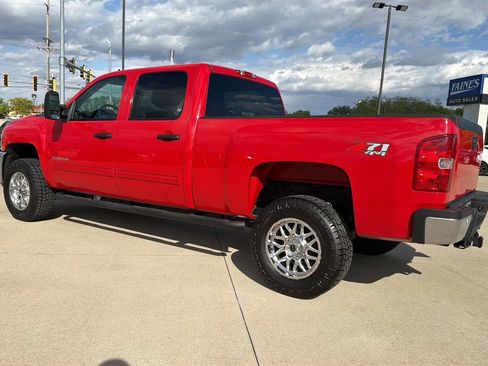 Used 2011 Chevrolet Silverado 2500 LT w/ Interior Plus Package AWD/4WD image 16