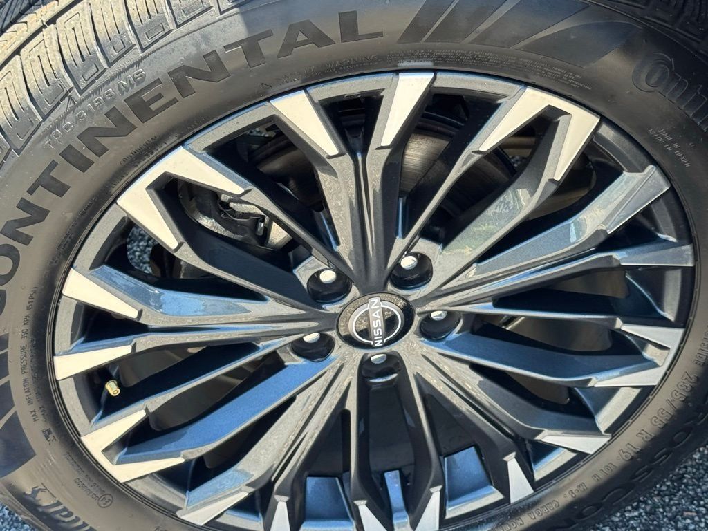 Used 2024 Nissan Rogue Platinum w/ Platinum Premium Package FWD image 12
