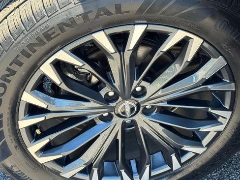 Used 2024 Nissan Rogue Platinum w/ Platinum Premium Package FWD image 12
