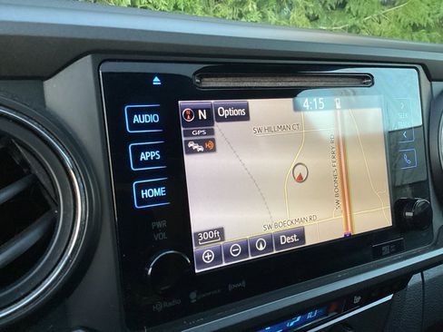 Used 2017 Toyota Tacoma TRD Off-Road image 3