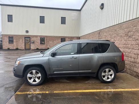 Used 2012 Jeep Compass Sport image 2