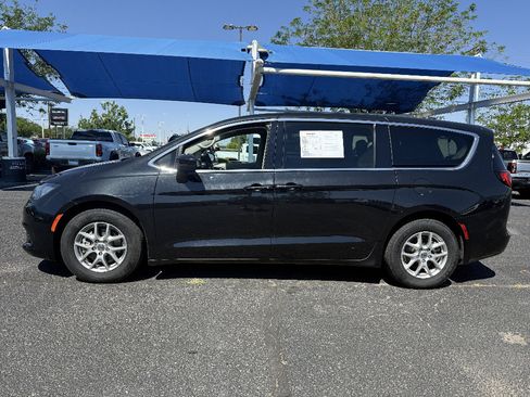 Used 2023 Chrysler Voyager LX FWD image 8