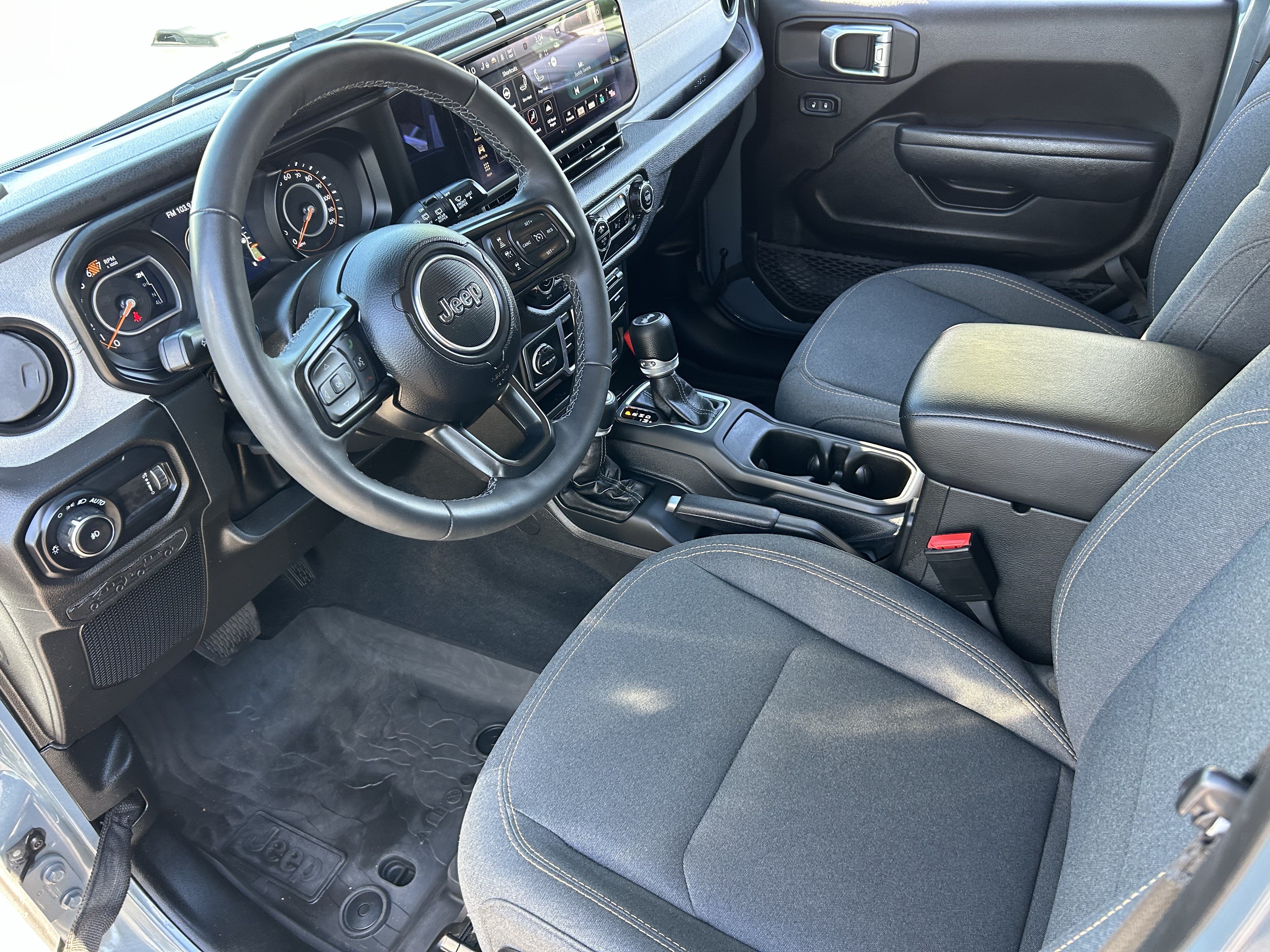 Used 2025 Jeep Wrangler Unlimited Sport AWD/4WD image 16