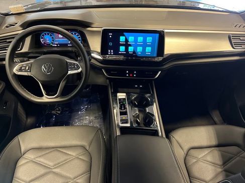Certified 2025 Volkswagen Atlas Cross Sport SE FWD image 19