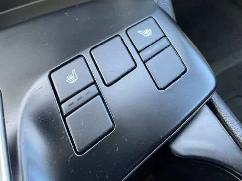 Used 2025 Kia Sportage LX image 9