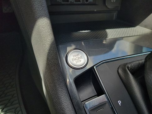 Used 2018 Volkswagen Tiguan SE w/ Panoramic Sunroof Package FWD image 28