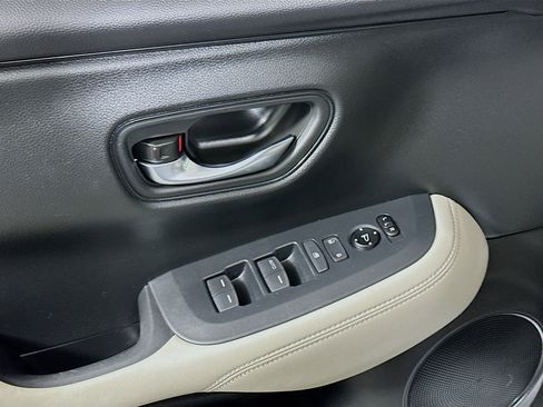 Used 2023 Honda HR-V LX image 15