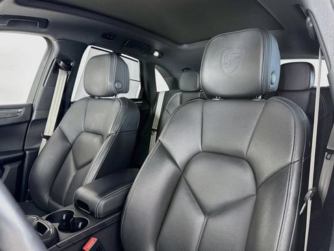 Certified 2024 Porsche Macan AWD/4WD image 5