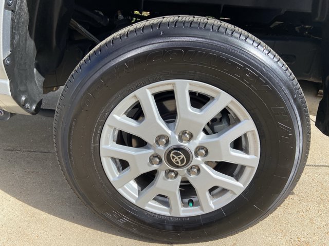 Used 2025 Toyota Tacoma SR5 AWD/4WD image 29