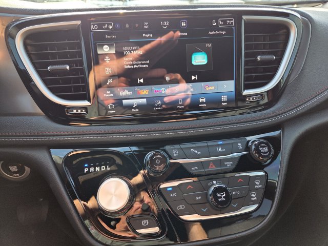 New 2027 Chrysler Pacifica Select FWD image 24
