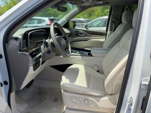 Used 2024 Cadillac Escalade Sport Platinum w/ LPO, ONYX Package AWD/4WD image 16