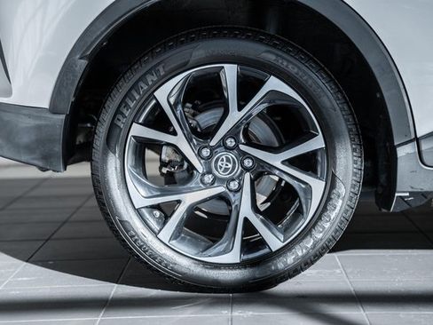 Used 2018 Toyota C-HR XLE image 16