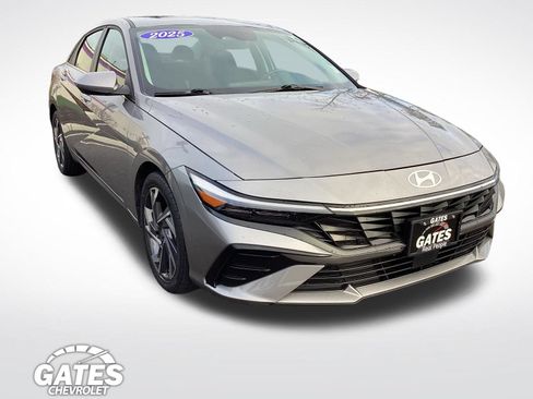 Used 2025 Hyundai Elantra SEL FWD image 1