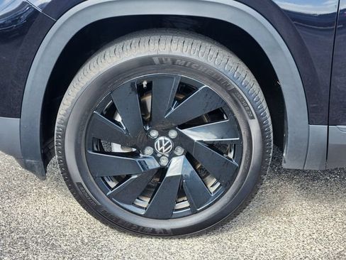 Used 2024 Volkswagen Atlas Cross Sport SE w/ Panoramic Sunroof Package FWD image 9