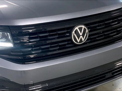 Used 2023 Volkswagen Atlas SEL R-Line image 32